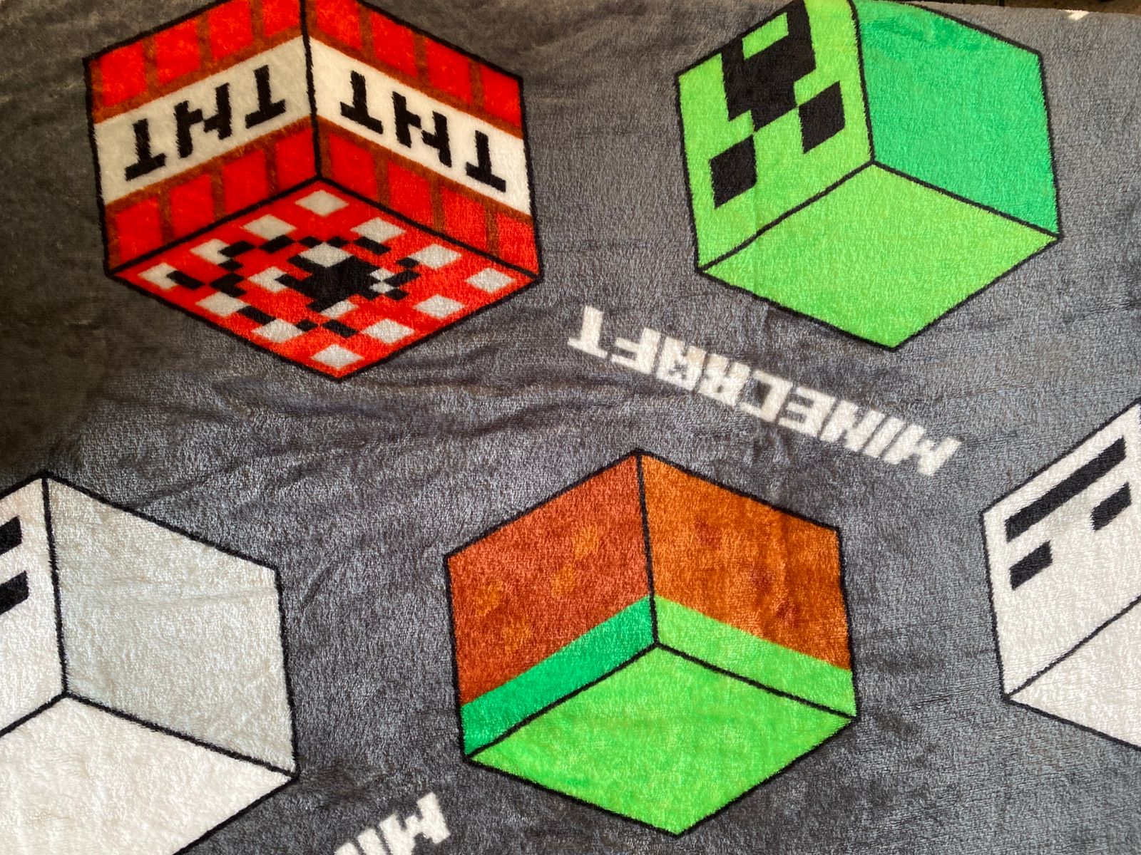 BNM mine craft throw 1 pieces