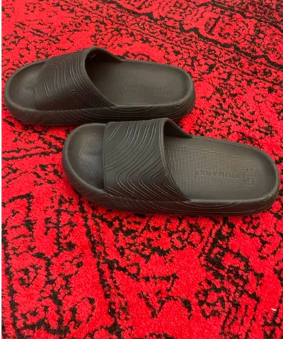 Black-rubber slipper