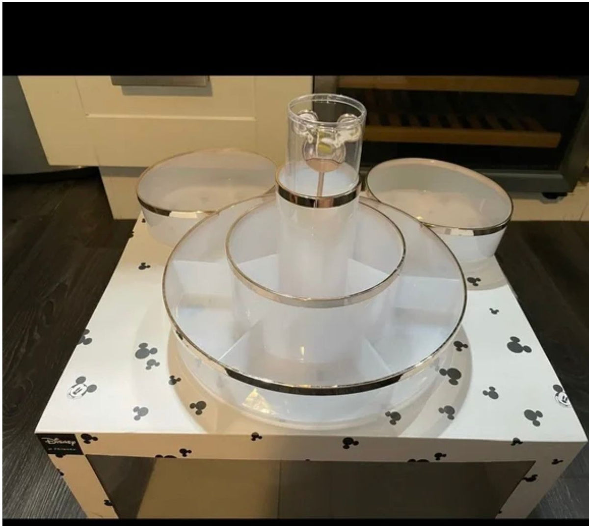Rotating beauty organiser mickey